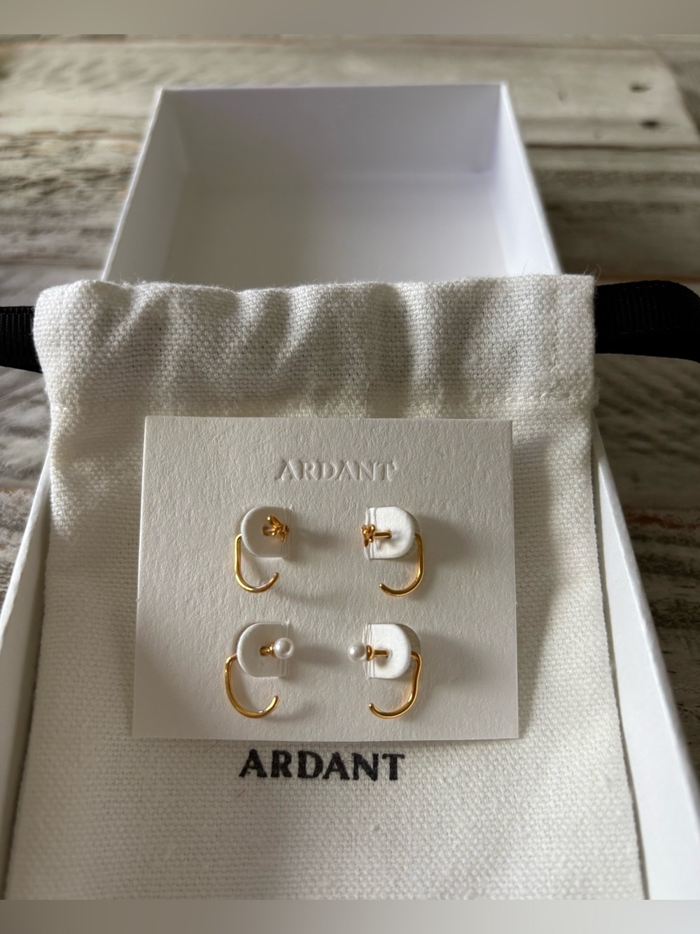 Ardant Gold & White Pearl Huggie Earrings Set